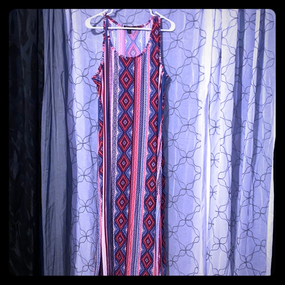 Cute pattern mid length maxi dress